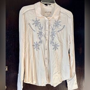 Idyllwind Ivory Grey floral embroidered pearl snap button western shirt. NWT